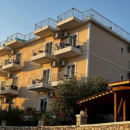Season Inn Dhërmi Exteriör bild