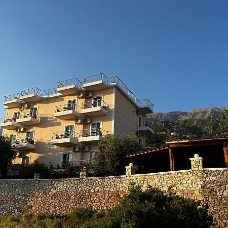 Season Inn Dhërmi Exteriör bild