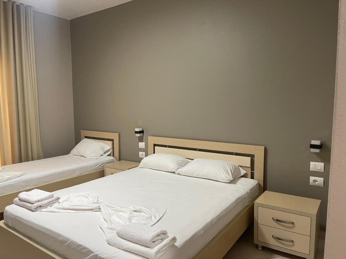 Season Inn Dhërmi Exteriör bild