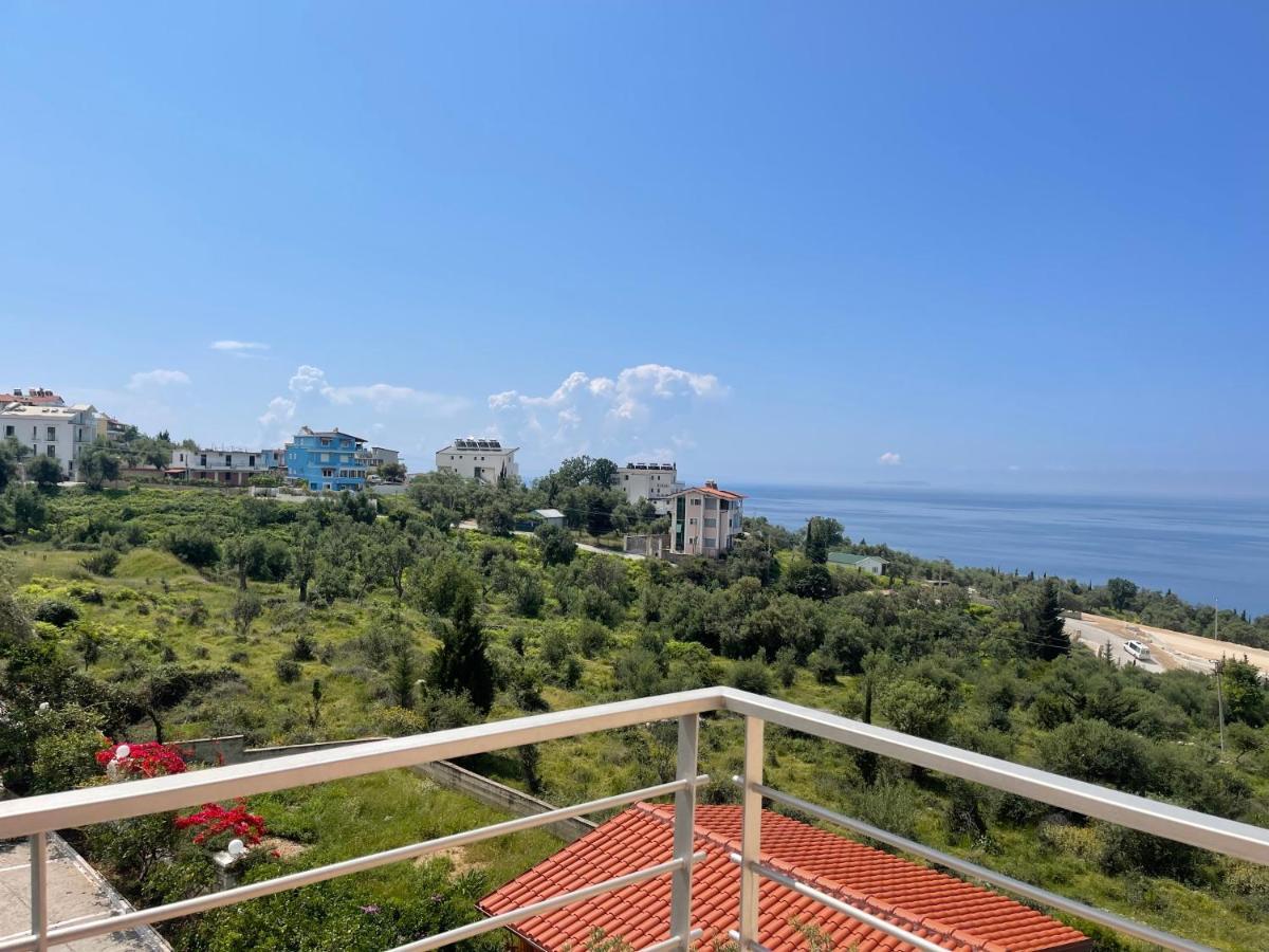 Season Inn Dhërmi Exteriör bild
