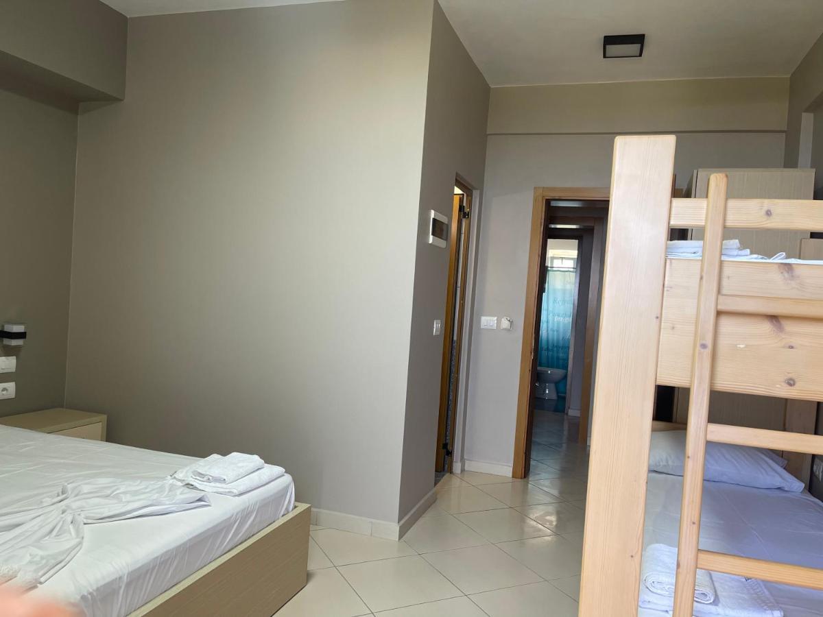 Season Inn Dhërmi Exteriör bild
