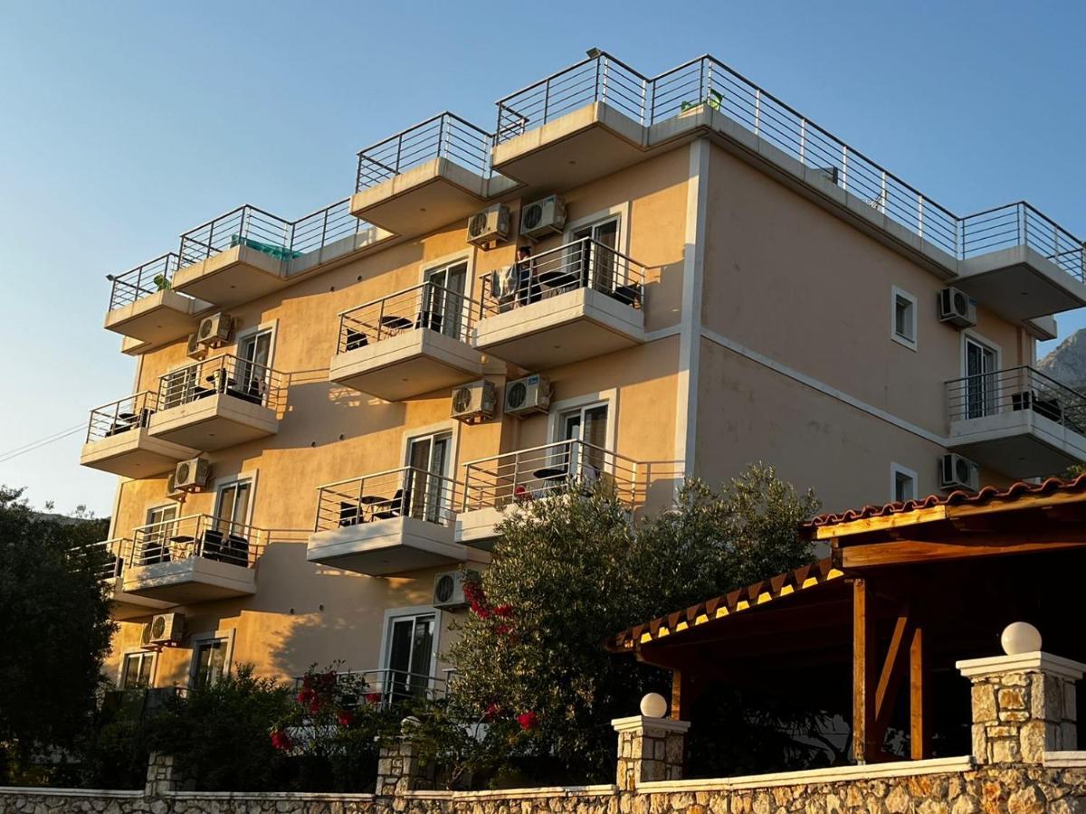 Season Inn Dhërmi Exteriör bild