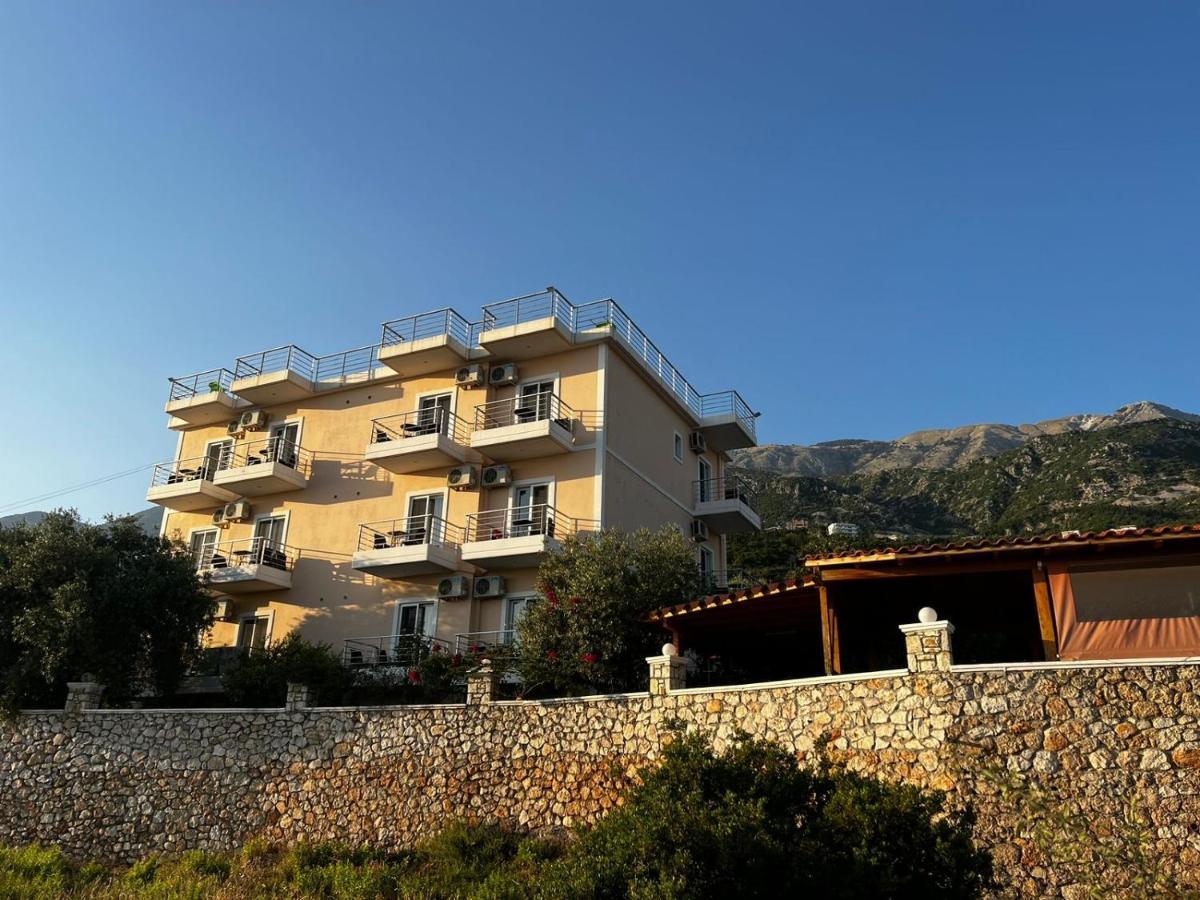 Season Inn Dhërmi Exteriör bild