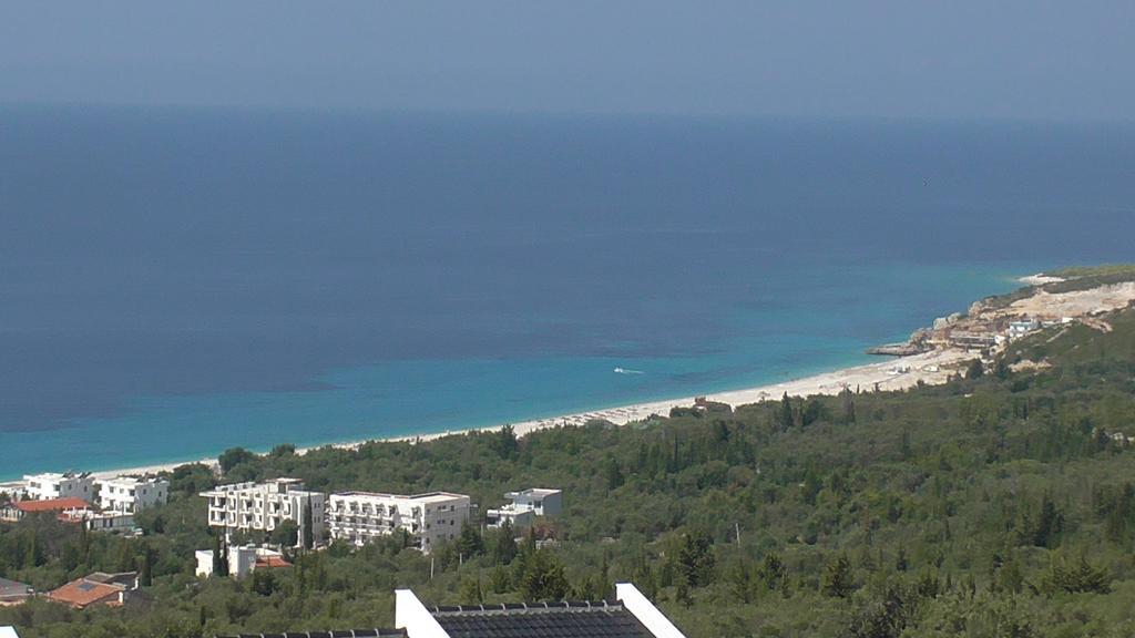 Season Inn Dhërmi Exteriör bild