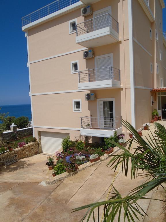 Season Inn Dhërmi Exteriör bild